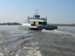 Elbfähre zwischen Glückstadt und Wischhafen, Bild vom 21.04.2011